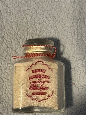 Early American Okd Spice Sachet - Cream